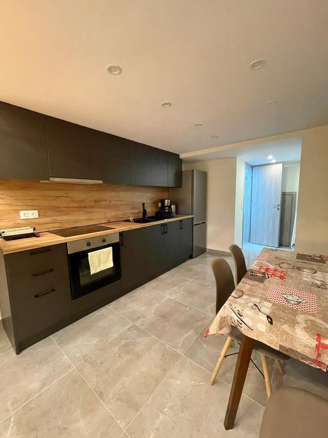 Minimal Two-Floor Apartment Thessaloníki Luaran gambar