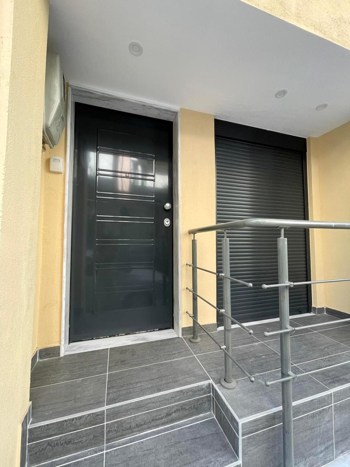 Minimal Two-Floor Apartment Thessaloníki Luaran gambar
